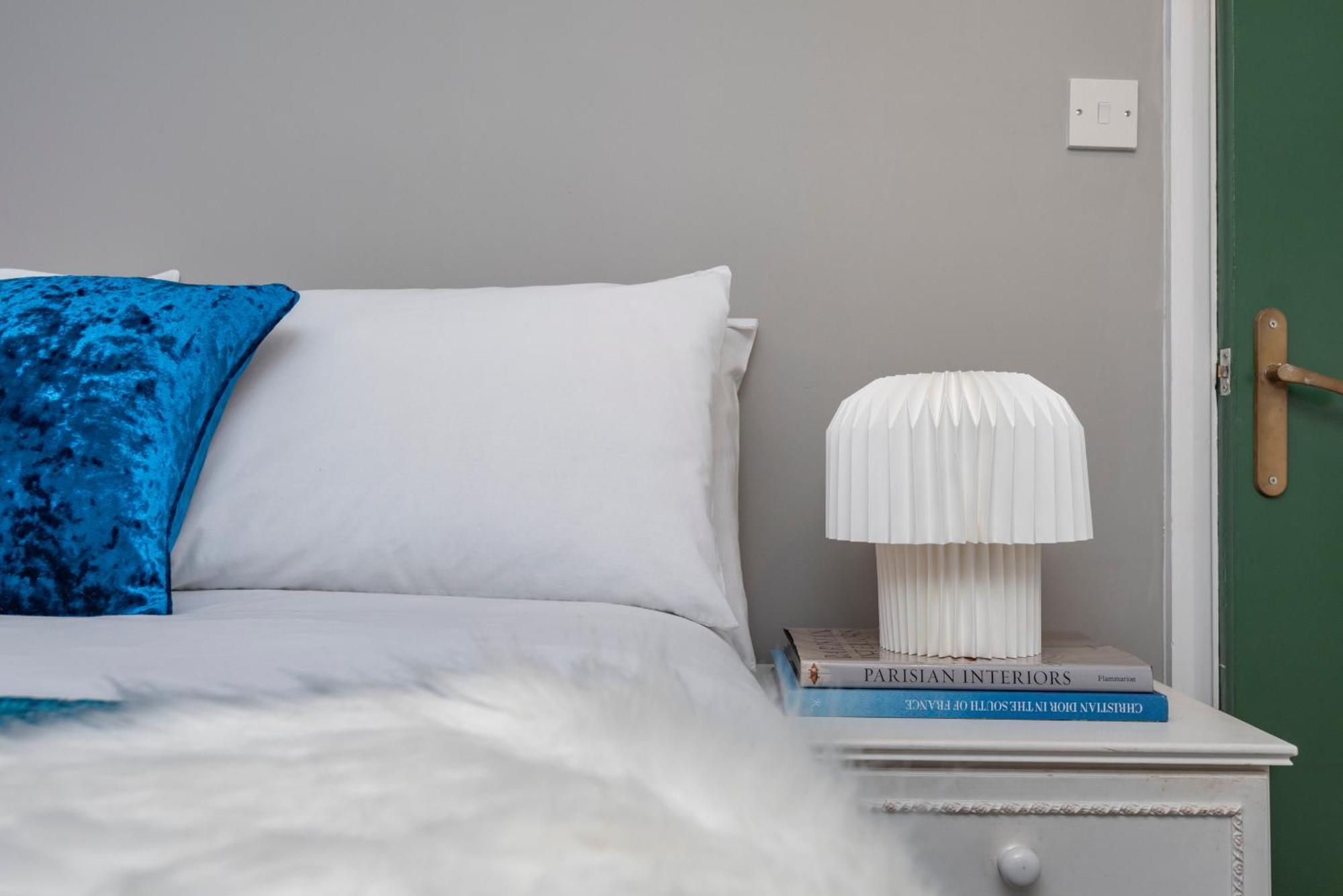 Chic 1-Bed Garden Flat, London, Convenient For Tower Bridge, Great Public Transportアパートメント エクステリア 写真